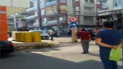 amator kamera -  Benzin döküp kendisini yakmaya çalıştı, polis ikna edip kurtardı  Videosu