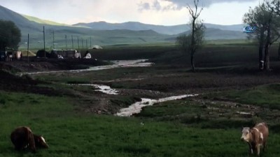 hasar tespit -  Köy içinden geçen dere taştı, ekili araziler sular altında kaldı  Videosu