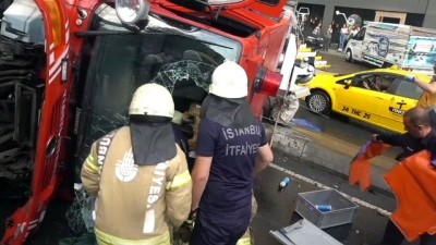 itfaiye araci - Şişli'de itfaiye aracı devrildi (3) - İSTANBUL Videosu