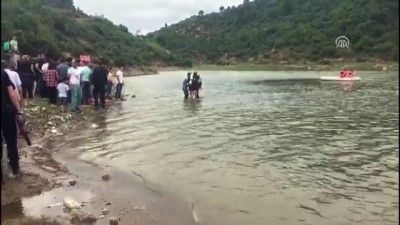 dalgic polis - Alibeyköy Barajı'na giren 3 çocuktan 1'i kayboldu - İSTANBUL  Videosu