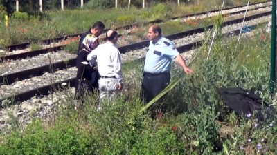 tren raylari -  Lokomotifin çarptığı yaşlı adam öldü  Videosu