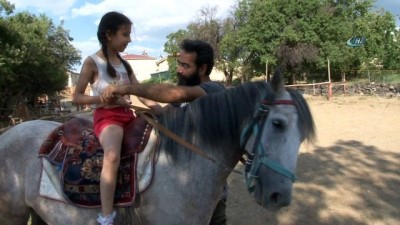 at ciftligi -  Müdürlüğü bıraktı, at çiftliği açtı  Videosu