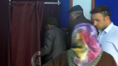 parlamento -  109 yaşındaki Ahmet dede oyunu kullandı Videosu