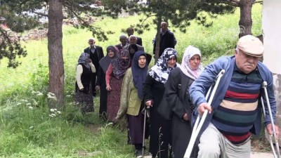 beraberlik - 15 seçmenli köyde oy kullanma işlemi yarım saatte bitti - GÜMÜŞHANE  Videosu