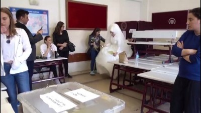 nikah toreni - Nikahtan sonra oy kullandılar - İSTANBUL Videosu