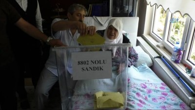 yasli kadin -  Nineler seyyar sandıkta oy kullandı Videosu