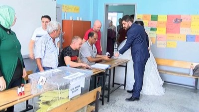 kisla -  Oy kullanmaya gelin ve damatlıkla geldiler Videosu