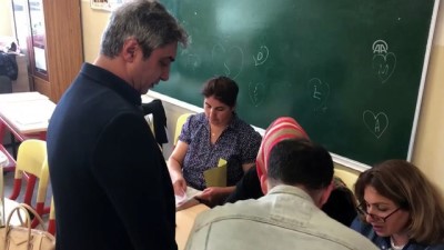 vatandaslik - Sanatçı Necati Şaşmaz, oyunu kullandı - İSTANBUL Videosu