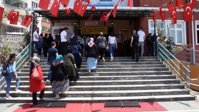 hayvan sevgisi - Sandık başına papağanlarıyla gitti - TRABZON Videosu