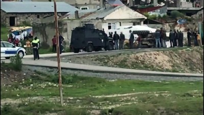dikkatsizlik -  Sarıkamış'ta meydana gelen trafik kazasında 3 kişi yaralandı  Videosu