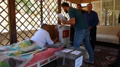 engelli vatandas - Türkiye sandık başında - HAKKARİ  Videosu