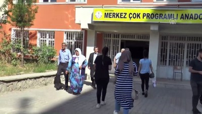 yoresel kiyafet - Türkiye sandık başında - Yöresel kıyafetleri ile oy kullanmaya gelen vatandaşlar - MARDİN  Videosu