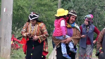 yoresel kiyafet - Yöresel kıyafetleriyle sandık başına gittiler - KÜTAHYA  Videosu