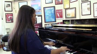 gumus madalya - Küçük piyanistin gururlandıran başarısı - İZMİR  Videosu