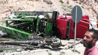 is makinesi - İş makinesi devrildi: 2 yaralı - TOKAT Videosu