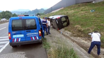 tahkikat -  Kontrolden çıkan minibüs devrildi: 3 yaralı Videosu