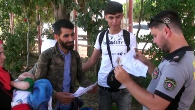 gumruk muhafaza ekipleri - Suriyelilerin bayram sonrası Türkiye'ye dönüşleri başladı - KİLİS Videosu