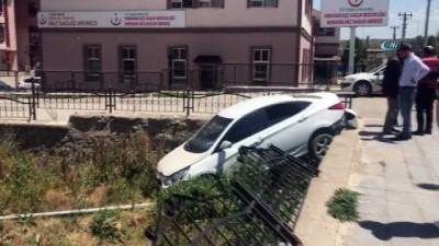 tahkikat -  Otomobil bahçe duvarından uçtu  Videosu