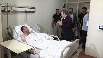 askeri hastane - Terör saldırısında yaralanan askere ziyaret - SİİRT Videosu