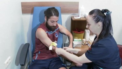 kan testi - Trabzonsporlu futbolcular sağlık kontrolünden geçti Videosu