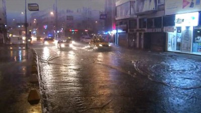 kacis -  Kadıköy’de bazı caddeleri su birikintileri oluştu.  Videosu