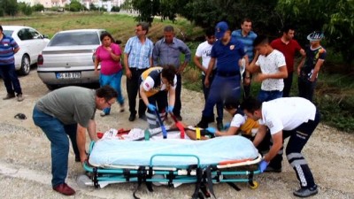 Manisa'da kamyonet ile motosiklet çarpıştı: 2 yaralı