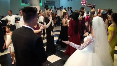 kina gecesi - Yeni evlenecek çiftlerin masrafları el yakıyor  Videosu