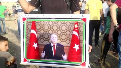 insani kriz - Filistinliler, Gazze sınırındaki gösterilerde Türk bayrağı ve Cumhurbaşkanı Erdoğan'ın fotoğrafını taşıdı - GAZZE Videosu