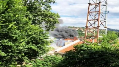 plato -  Film platosu olarak kullanılan eski kundura fabrikasında yangın...Yangın havadan görüntülendi Videosu
