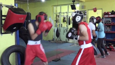 takim kampi - Gündüz lastikçi akşam boksör - MUŞ  Videosu