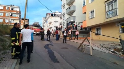 temel kazisi -  Kocaeli’de istinat duvarı yıkıldı, vatandaşlar korkudan evlerinden çıkamadı Videosu
