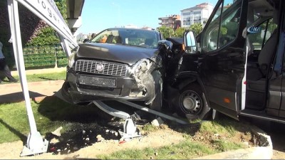  Manavgat'ta turist transfer aracı kazası: 1'i Alman uyruklu 4 yaralı 