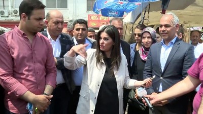 semt pazari - Bakan Sarıeroğlu, semt pazarı ziyaretinde vatandaşları Başbakan Yıldırım'la telefonla görüştürdü - ADANA Videosu