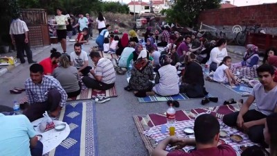 muhabir - Burhaniye'nin 11 yıllık iftar geleneği - BALIKESİR Videosu