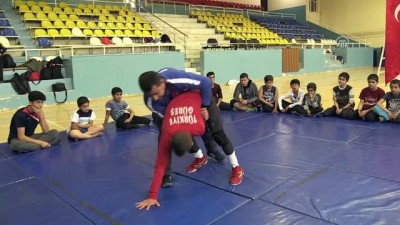 dag kosusu - Liseli güreşçinin büyük hedefi - BİTLİS  Videosu