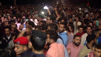 yonetim karsiti - Ürdün'de 'tartışmalı gelir vergisi yasası' protesto edildi - AMMAN  Videosu