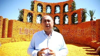 belediye calisani - Finike'yi 50 ton portakaldan heykelle süslediler - ANTALYA  Videosu
