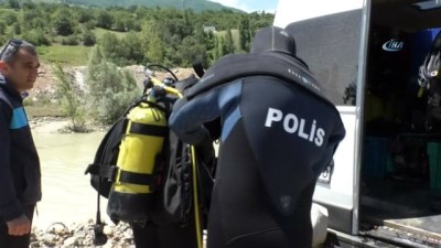 dalgic polis -  Kelkit Çayı'na düşen 7 yaşındaki Halil bulunamıyor  Videosu