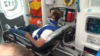demir iskele -  Taksicinin sıkıştırdığı motosiklet sürücüsü iskeleye çarpıp yaralandı  Videosu