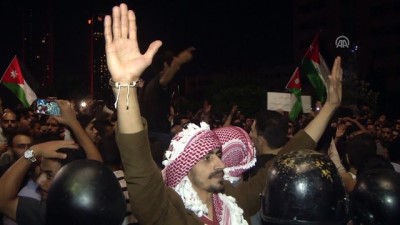 protesto - Başbakanın istifasına rağmen Ürdün'de protestolar durulmuyor - AMMAN  Videosu