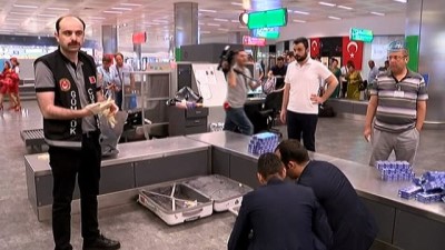 piton yilani -  Havalimanında yolcu bagajından Buruma piton yılanı çıktı  Videosu