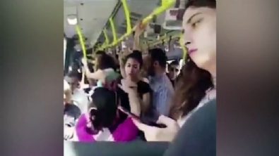 kadin kavgasi - Metrobüs böyle kavga görmedi! Kadınlar birbirine girdi..  Videosu