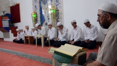 teravih namazi - Tarihi camilerde 'itikaf'a giriyorlar- KÜTAHYA  Videosu