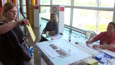 takvim - Gümrük kapılarında oy verme işlemi - İZMİR  Videosu