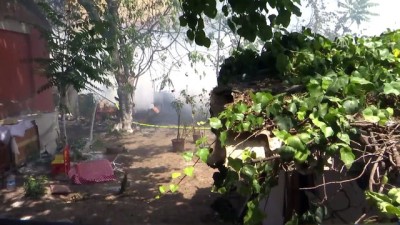 mustakil ev - Kadıköy'de hurdalık yangını - İSTANBUL  Videosu