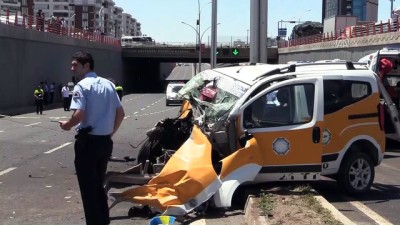 Trafik kazası: 2 ölü, 3 yaralı - DİYARBAKIR 