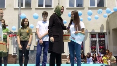 ali basar - Bakan Kaya, mezun olduğu okulda karne dağıttı - İSTANBUL  Videosu