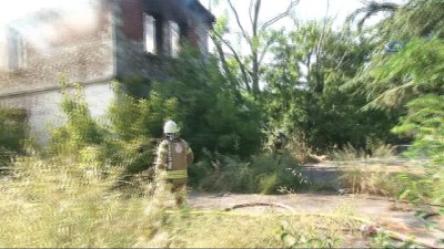 kirkoy -  Bakırköy’de tarihi askeri binada yangın çıktı Videosu