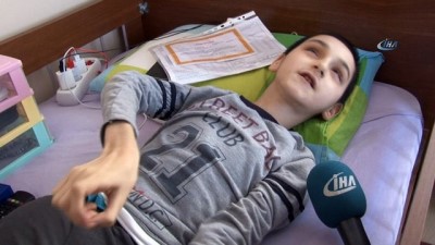 cam kemik hastasi -  Cam kemik hastası görme engelli Mehmet’in karne sevinci Videosu
