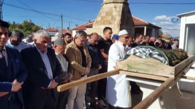 koy mezarligi - Milli futbolcu Mevlüt Erdinç’in babası toprağa verildi Videosu